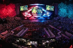 入围赛小组赛淘汰赛全程线上直播，争夺召唤师奖杯赛事全解析